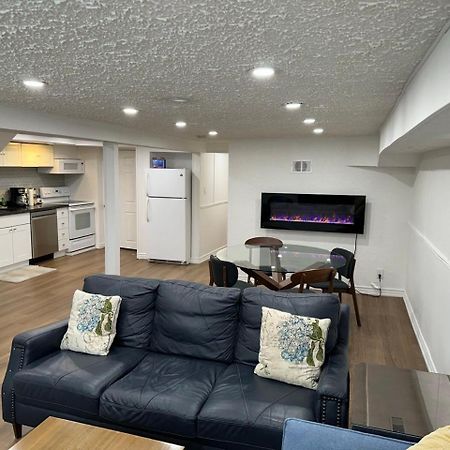 Two Bedroom Apartment Basement Richmond Hill Esterno foto