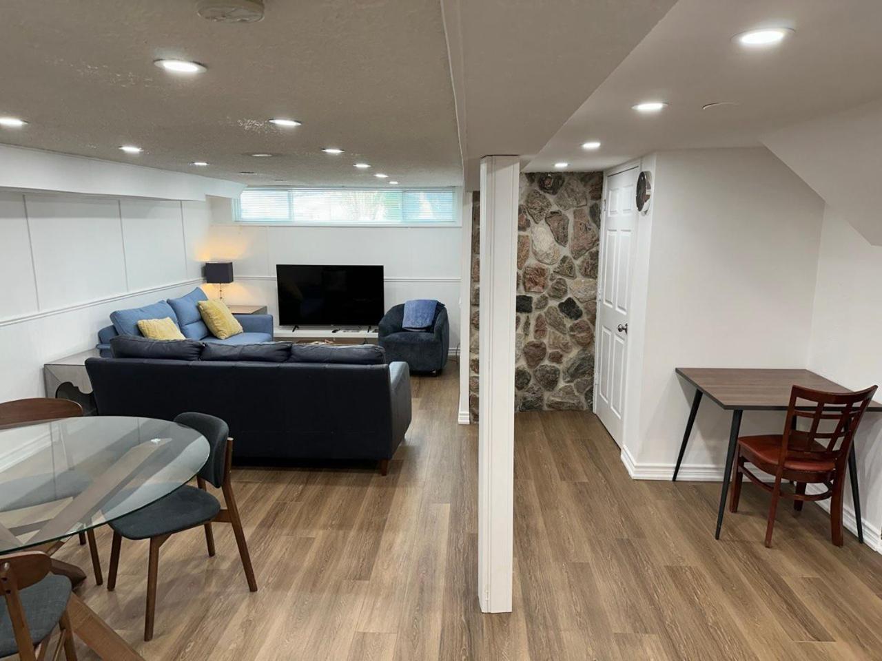 Two Bedroom Apartment Basement Richmond Hill Esterno foto